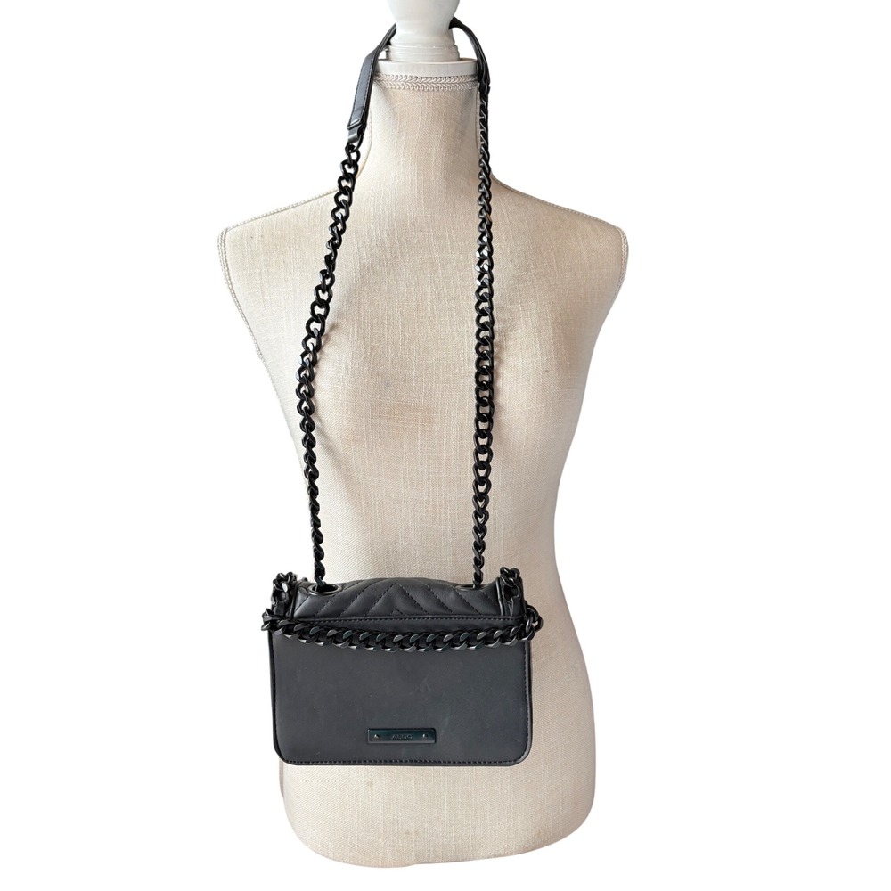 Aldo Black Quilted Crossbody Bag Gunmetal Chain Strap‎ Chevron Faux Leather